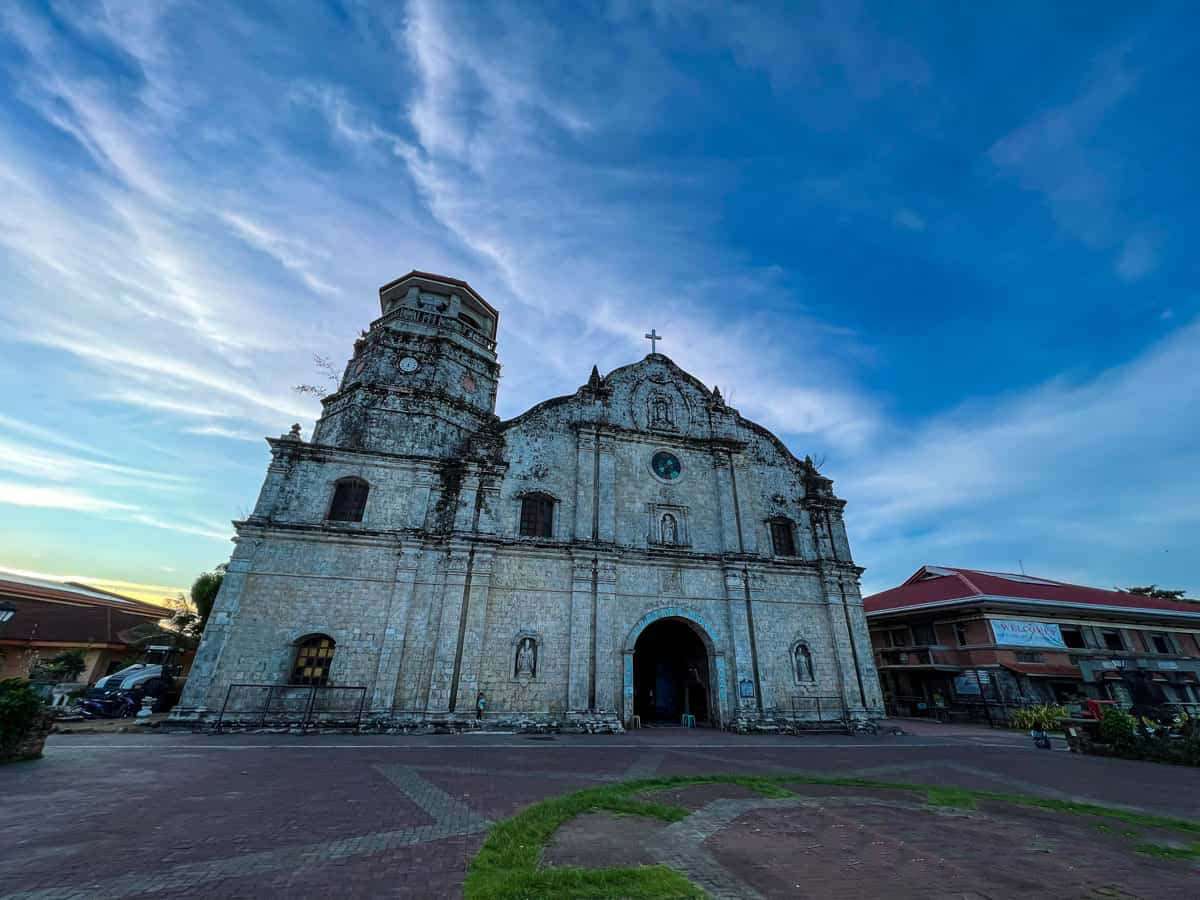 Discover campsites, campgrounds, resorts, farms, and other camping